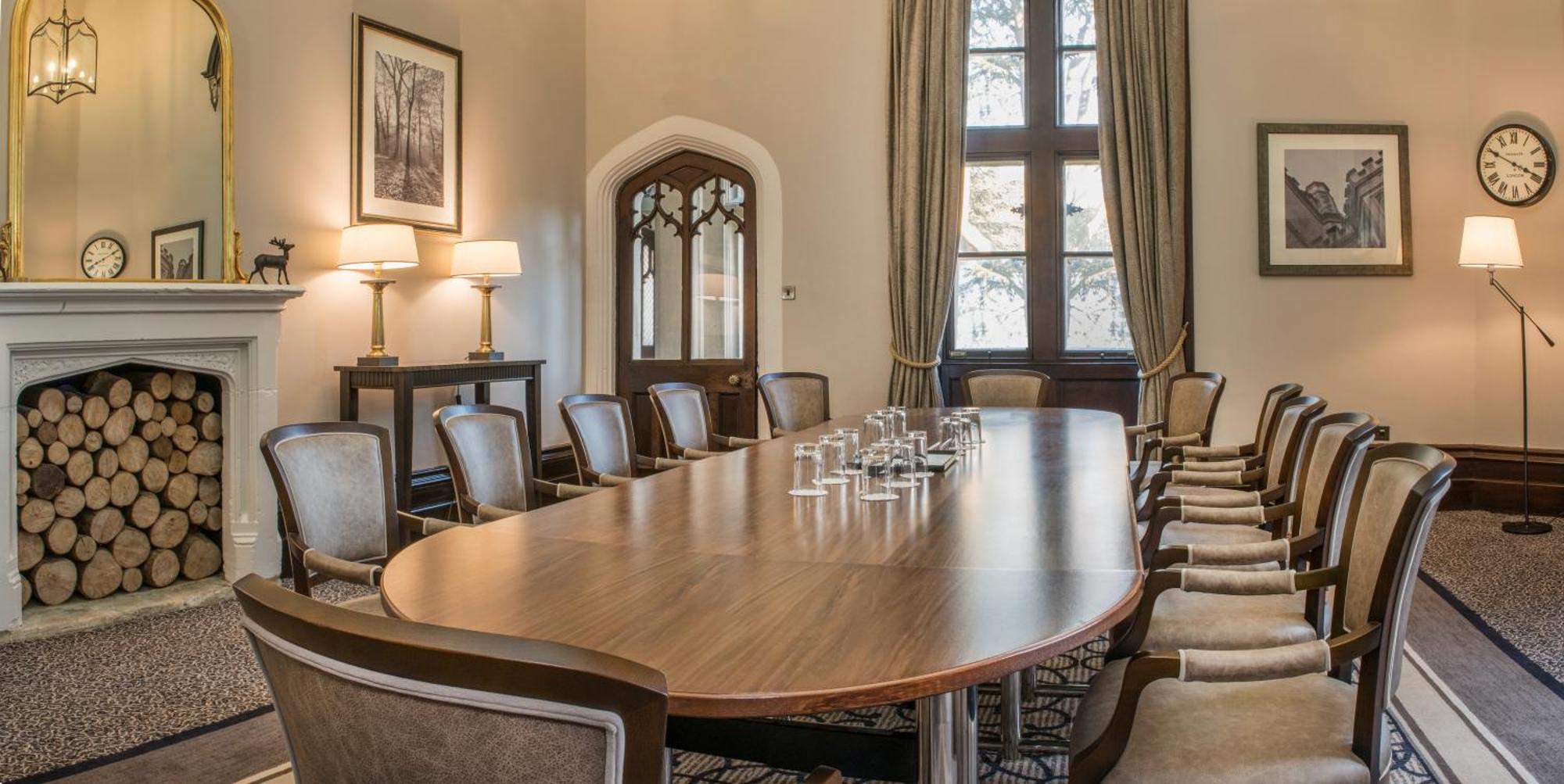De Vere Court Hotel 4*