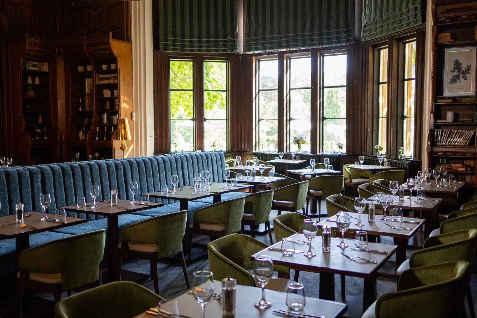 Hotel De Vere Court